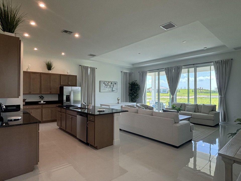 出租: $5,000 (3 贝兹, 3 浴室, 2129 平方英尺)