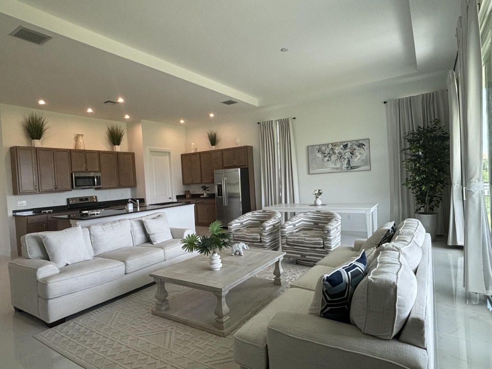 出租: $5,000 (3 贝兹, 3 浴室, 2129 平方英尺)