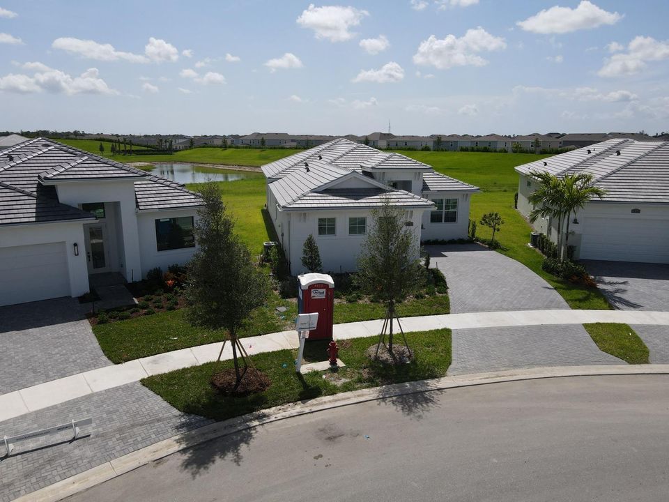 出租: $5,000 (3 贝兹, 3 浴室, 2129 平方英尺)