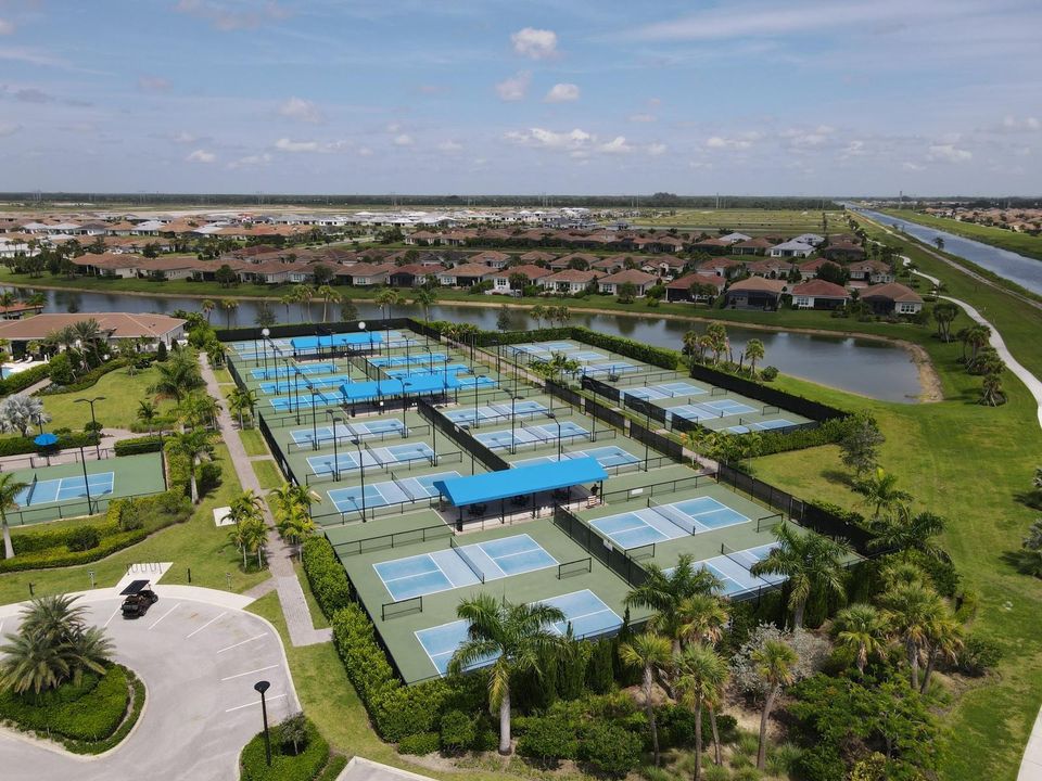 出租: $5,000 (3 贝兹, 3 浴室, 2129 平方英尺)