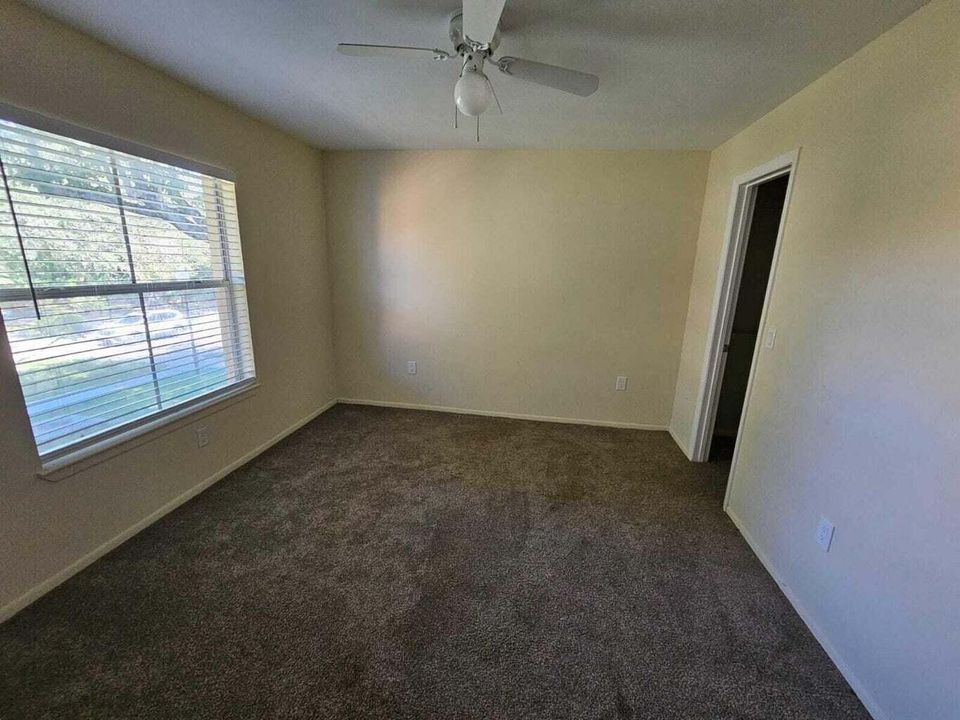 出租: $2,000 (2 贝兹, 2 浴室, 888 平方英尺)