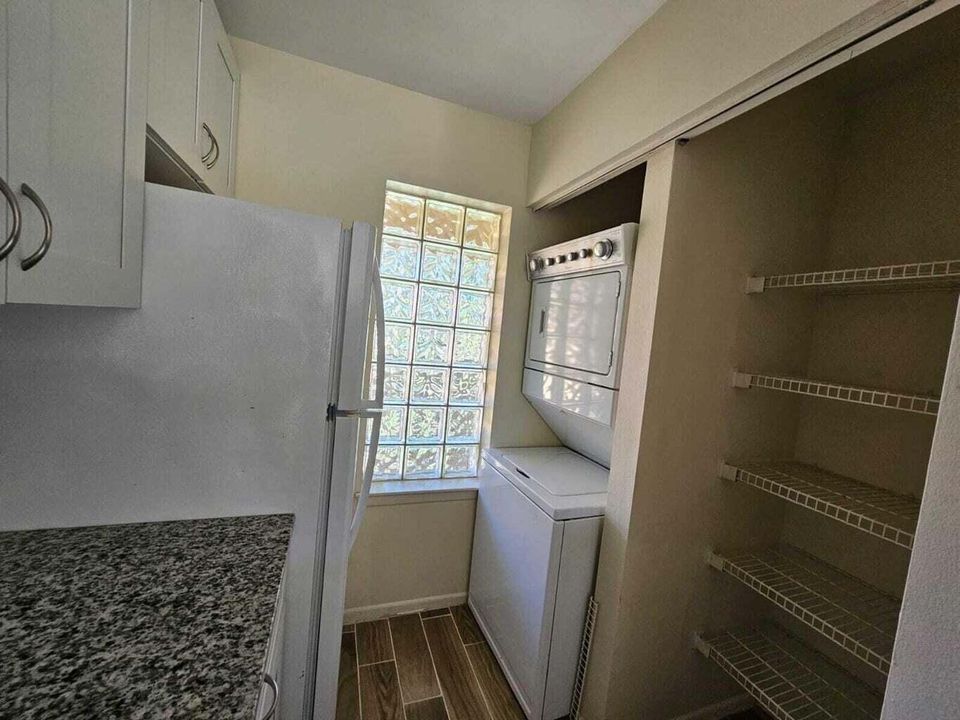 出租: $2,000 (2 贝兹, 2 浴室, 888 平方英尺)