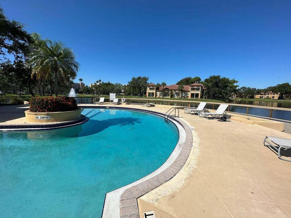 出租: $2,000 (2 贝兹, 2 浴室, 888 平方英尺)