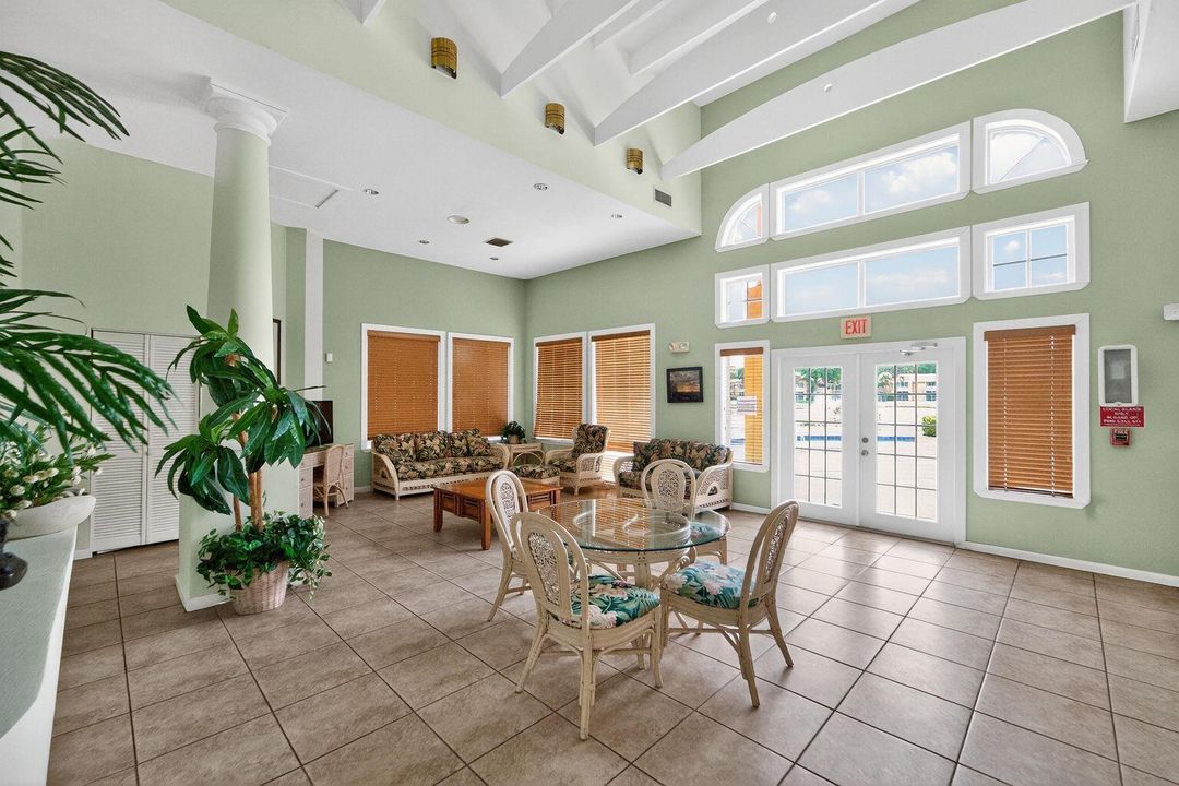 出租: $2,000 (2 贝兹, 2 浴室, 888 平方英尺)