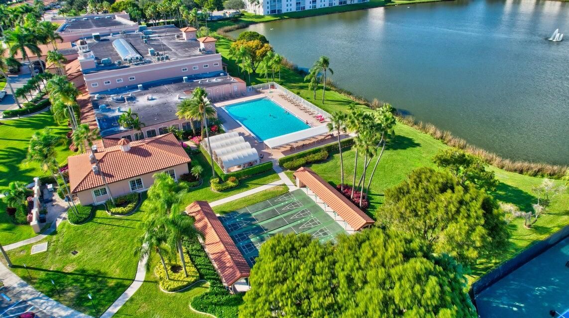 For Rent: $2,350 (2 beds, 2 baths, 1392 Square Feet)