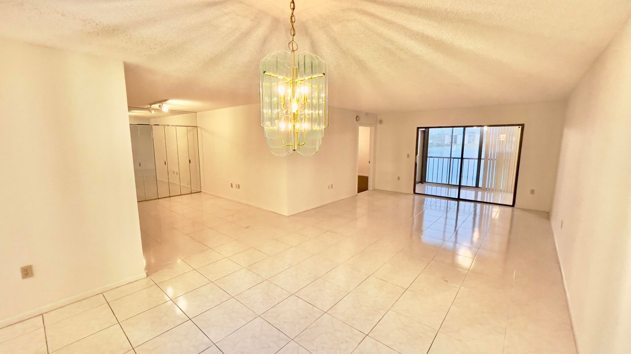 For Rent: $2,350 (2 beds, 2 baths, 1392 Square Feet)