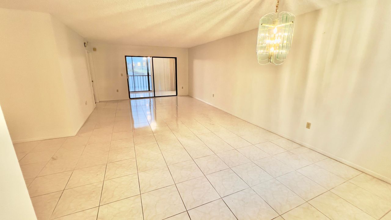 For Rent: $2,350 (2 beds, 2 baths, 1392 Square Feet)