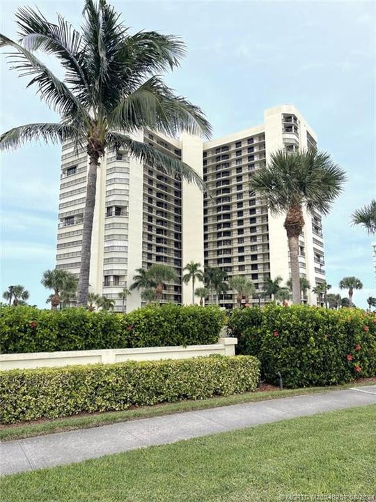 For Rent: $4,500 (2 beds, 2 baths, 1224 Square Feet)