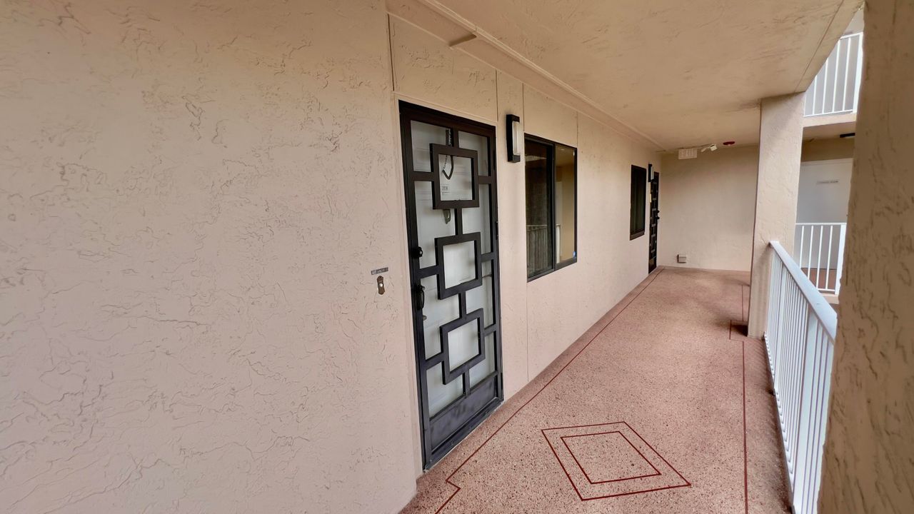 For Rent: $2,350 (2 beds, 2 baths, 1392 Square Feet)