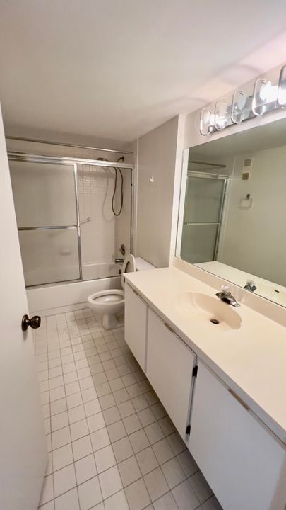 For Rent: $2,350 (2 beds, 2 baths, 1392 Square Feet)