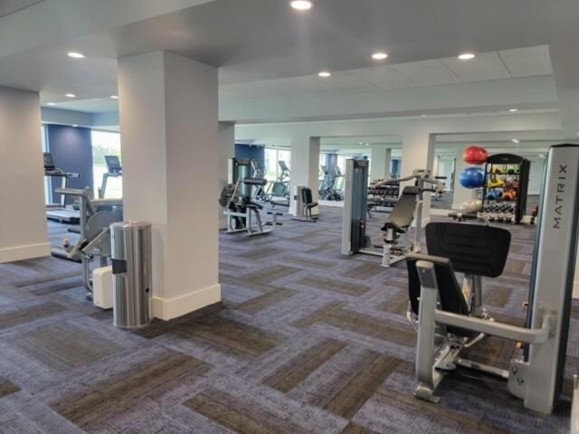 For Rent: $2,350 (2 beds, 2 baths, 1392 Square Feet)