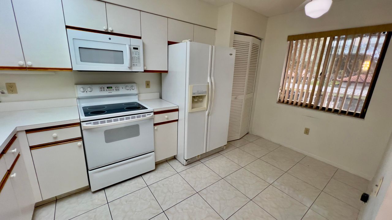 For Rent: $2,350 (2 beds, 2 baths, 1392 Square Feet)