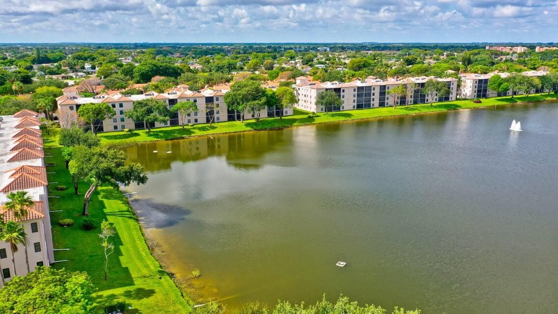 For Rent: $2,350 (2 beds, 2 baths, 1392 Square Feet)