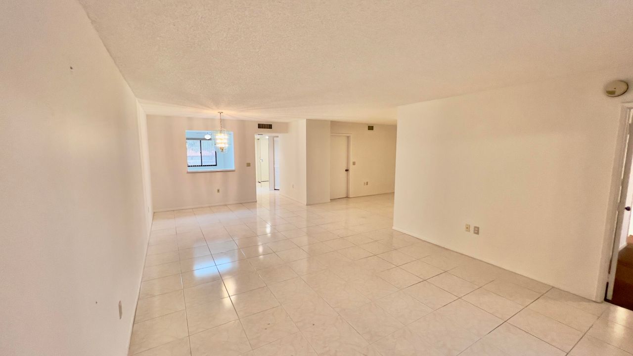 For Rent: $2,350 (2 beds, 2 baths, 1392 Square Feet)