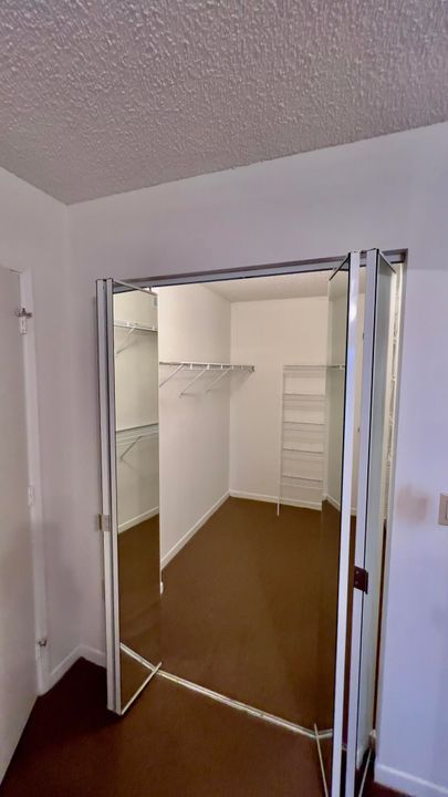 For Rent: $2,350 (2 beds, 2 baths, 1392 Square Feet)