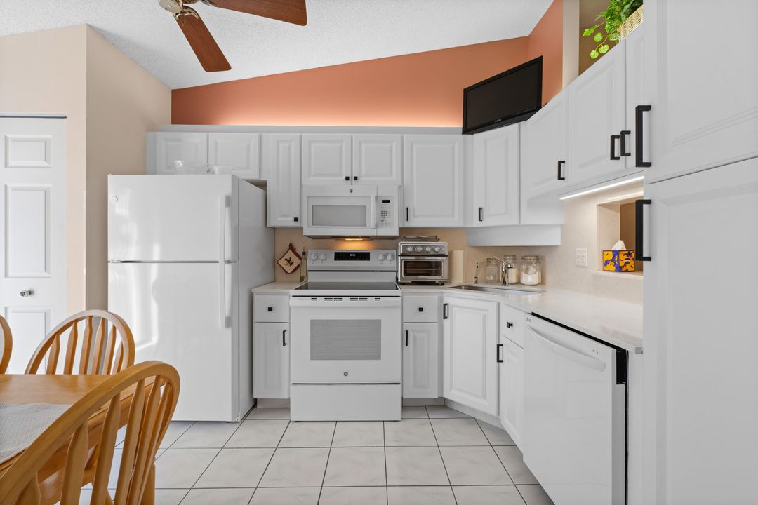 待售: $239,000 (2 贝兹, 2 浴室, 1370 平方英尺)