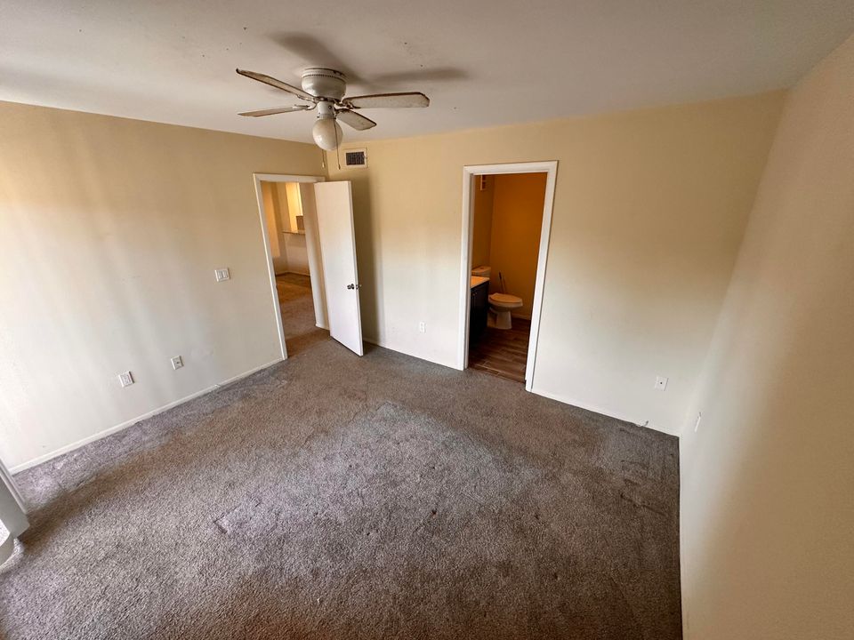 出租: $2,000 (2 贝兹, 2 浴室, 888 平方英尺)