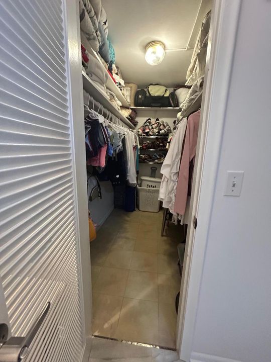 For Sale: $90,000 (1 beds, 1 baths, 684 Square Feet)