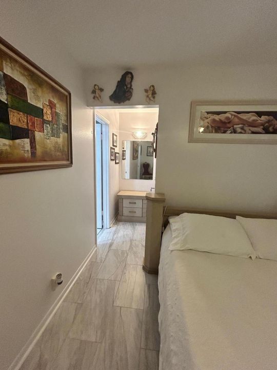 For Sale: $90,000 (1 beds, 1 baths, 684 Square Feet)