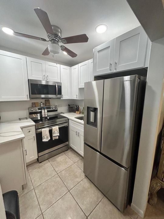 For Sale: $90,000 (1 beds, 1 baths, 684 Square Feet)