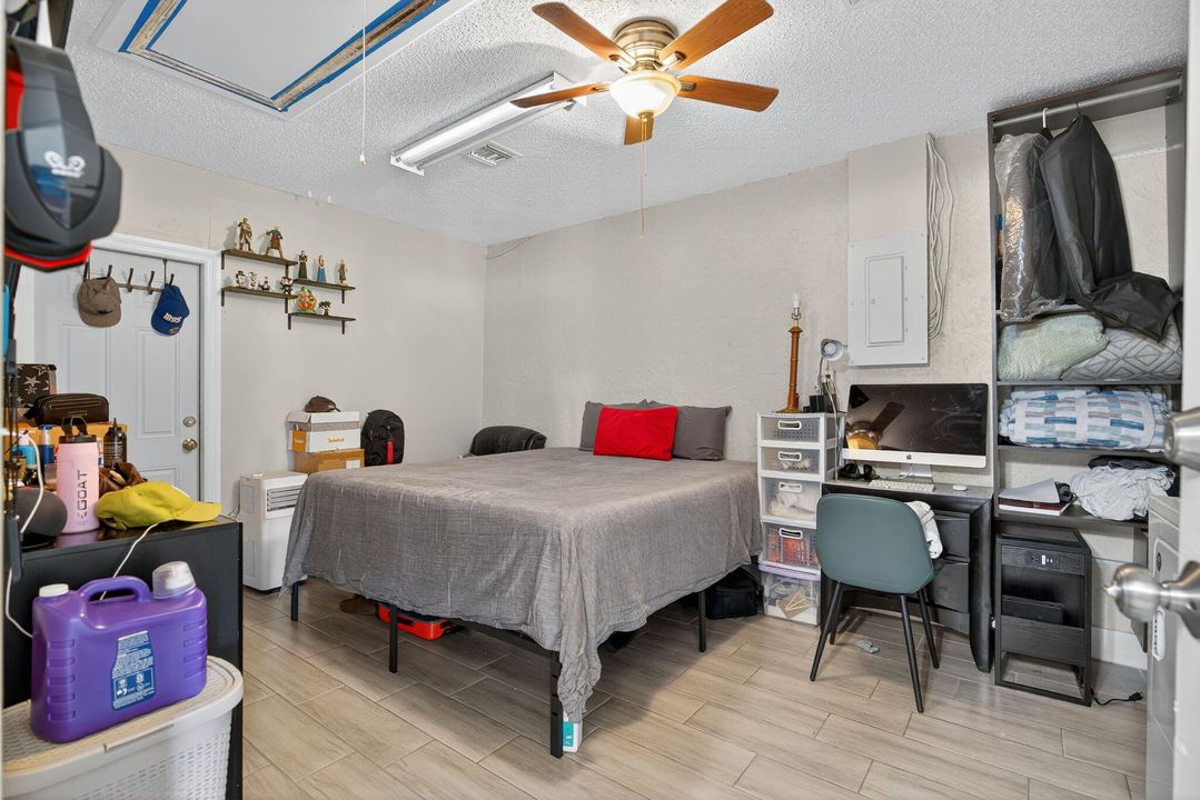 For Sale: $395,000 (2 beds, 1 baths, 1071 Square Feet)
