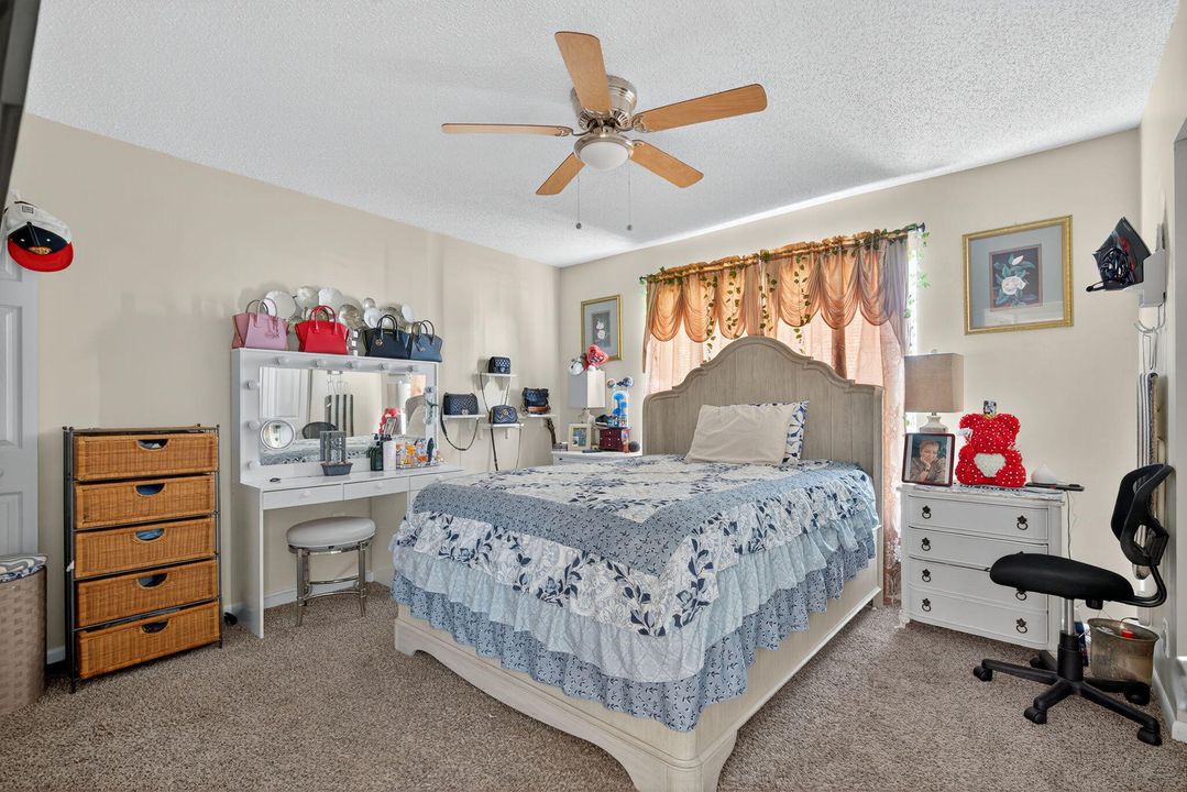 For Sale: $395,000 (2 beds, 1 baths, 1071 Square Feet)