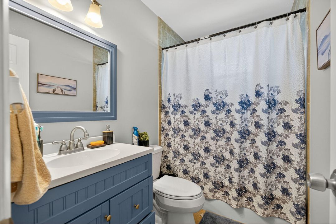 For Sale: $395,000 (2 beds, 1 baths, 1071 Square Feet)