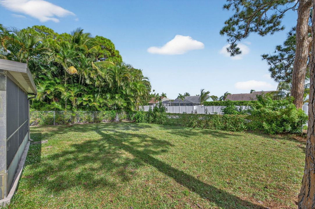 For Sale: $395,000 (2 beds, 1 baths, 1071 Square Feet)