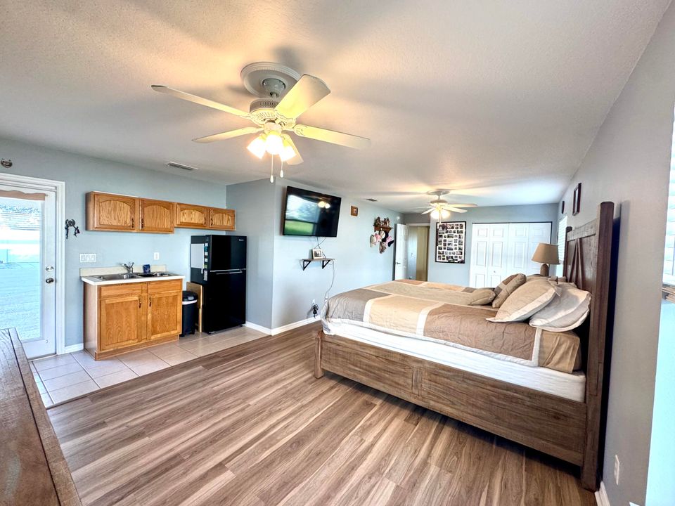 For Sale: $469,900 (3 beds, 2 baths, 2532 Square Feet)