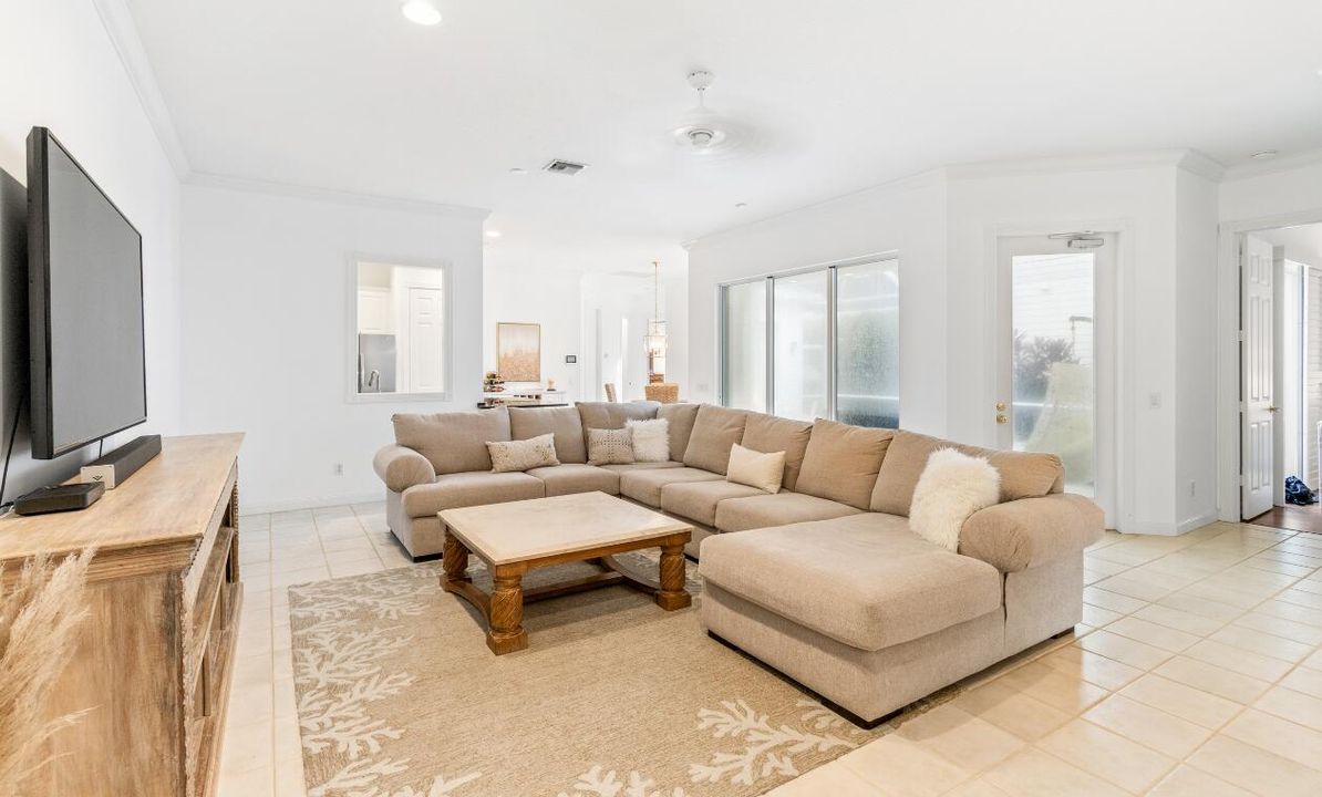 For Sale: $929,000 (3 beds, 2 baths, 2008 Square Feet)