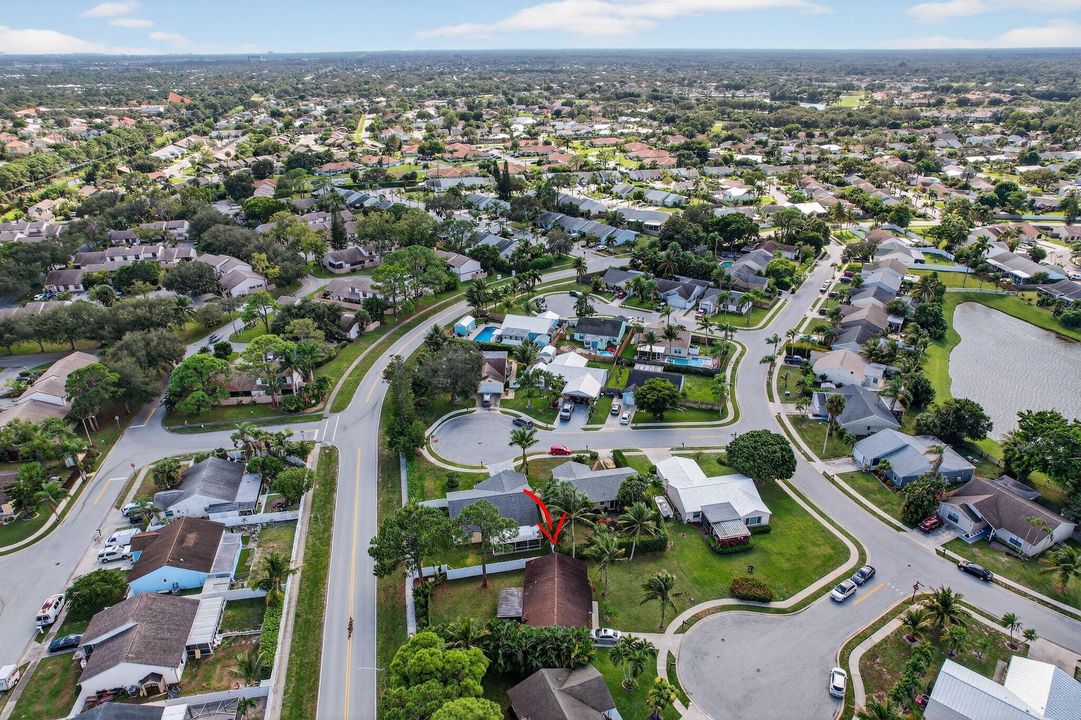 For Sale: $395,000 (2 beds, 1 baths, 1071 Square Feet)