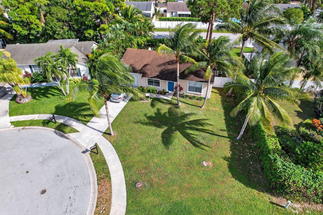 For Sale: $395,000 (2 beds, 1 baths, 1071 Square Feet)