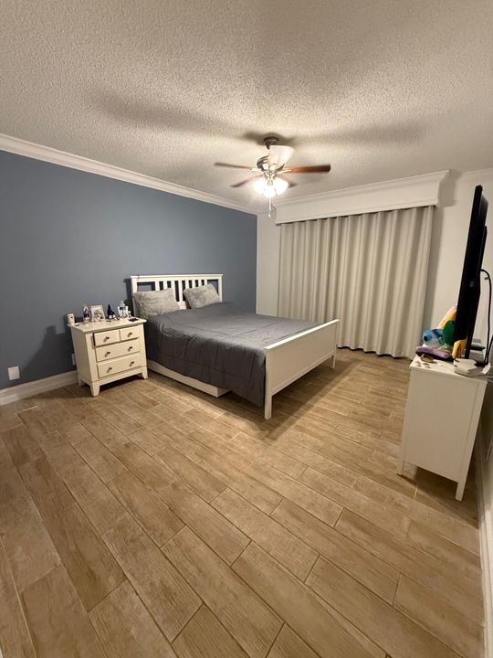 Под контрактом: $2,800 (3 спален, 2 ванн, 1200 Квадратных фут)