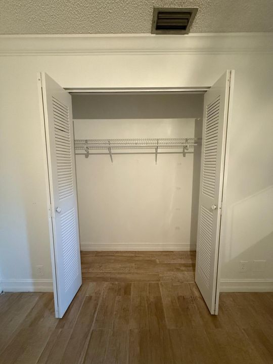 Под контрактом: $2,800 (3 спален, 2 ванн, 1200 Квадратных фут)