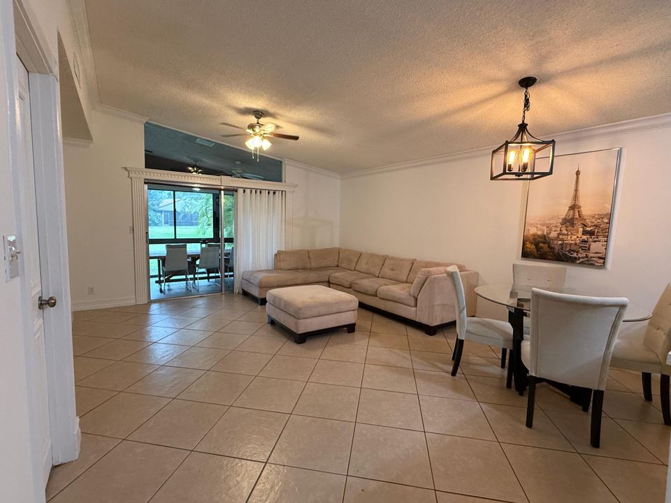 Под контрактом: $2,800 (3 спален, 2 ванн, 1200 Квадратных фут)