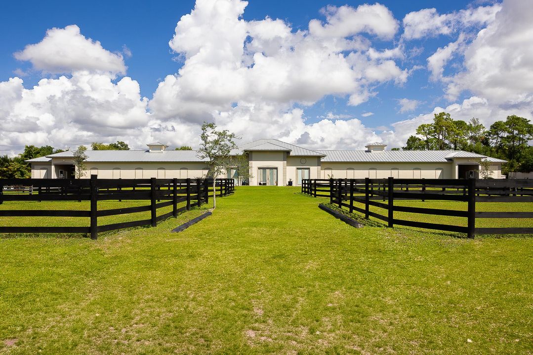 出租: $5,000 (4 贝兹, 2 浴室, 2801 平方英尺)