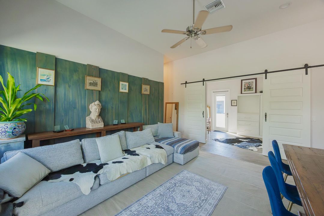 出租: $5,000 (4 贝兹, 2 浴室, 2801 平方英尺)