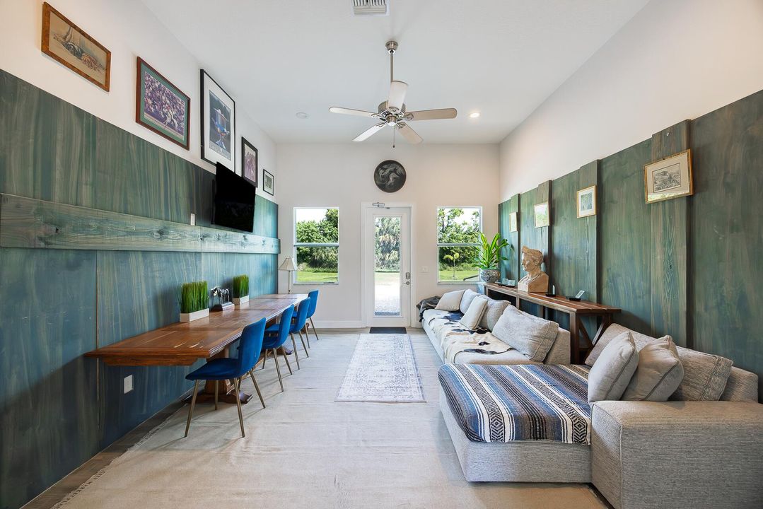 出租: $5,000 (4 贝兹, 2 浴室, 2801 平方英尺)