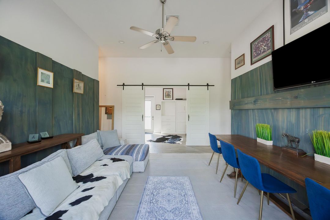 出租: $5,000 (4 贝兹, 2 浴室, 2801 平方英尺)