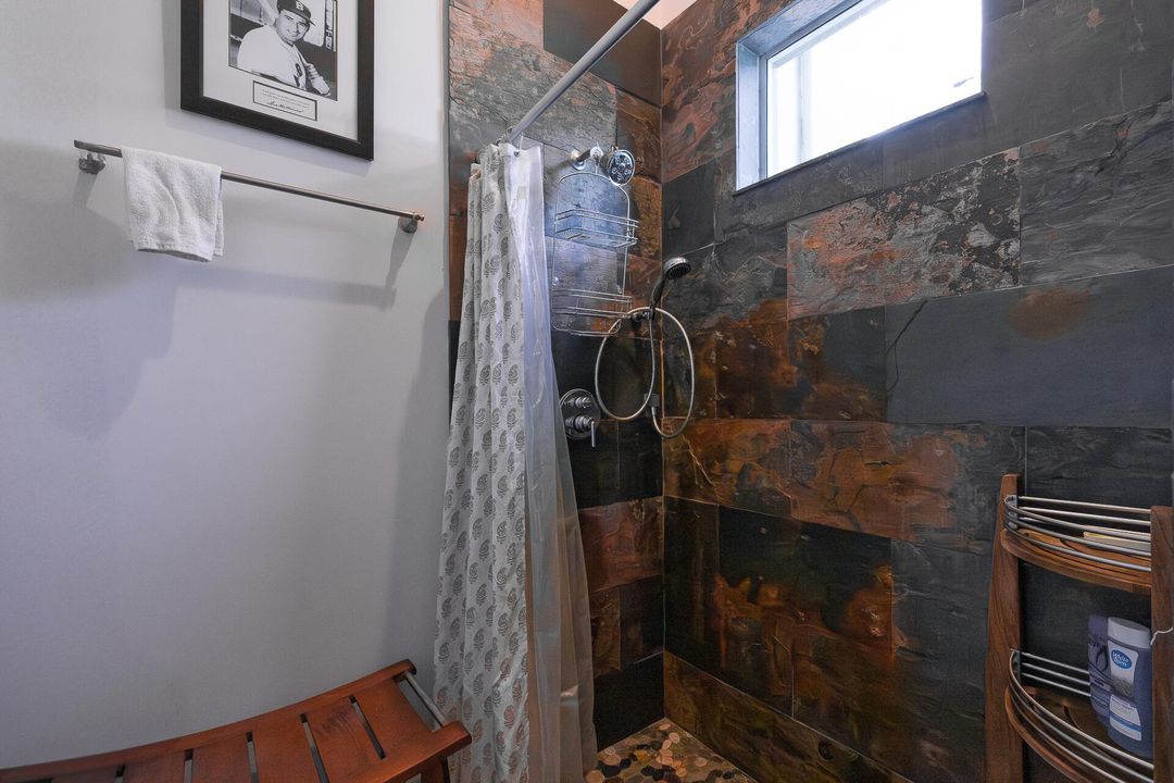 出租: $5,000 (4 贝兹, 2 浴室, 2801 平方英尺)