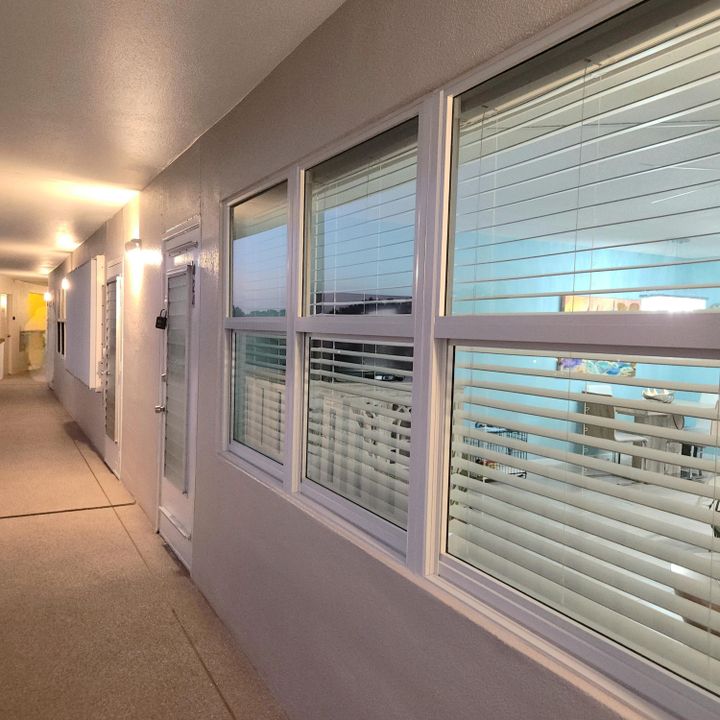 For Sale: $174,500 (1 beds, 1 baths, 702 Square Feet)