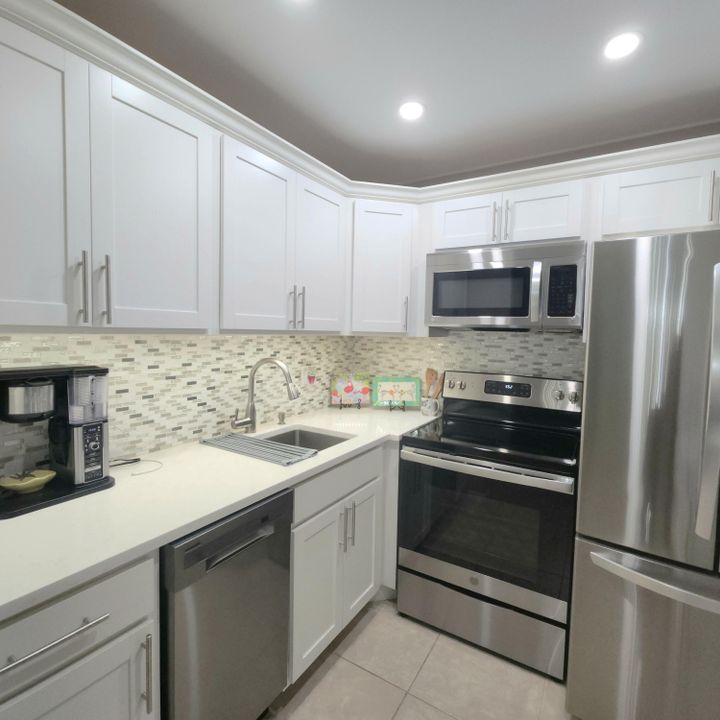 For Sale: $174,500 (1 beds, 1 baths, 702 Square Feet)