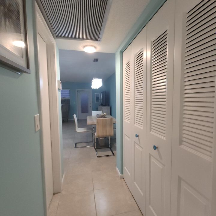 For Sale: $174,500 (1 beds, 1 baths, 702 Square Feet)