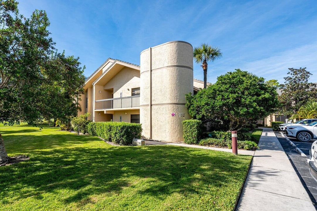 待售: $199,000 (2 贝兹, 2 浴室, 1417 平方英尺)