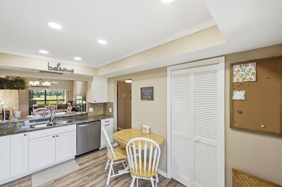 待售: $199,000 (2 贝兹, 2 浴室, 1417 平方英尺)