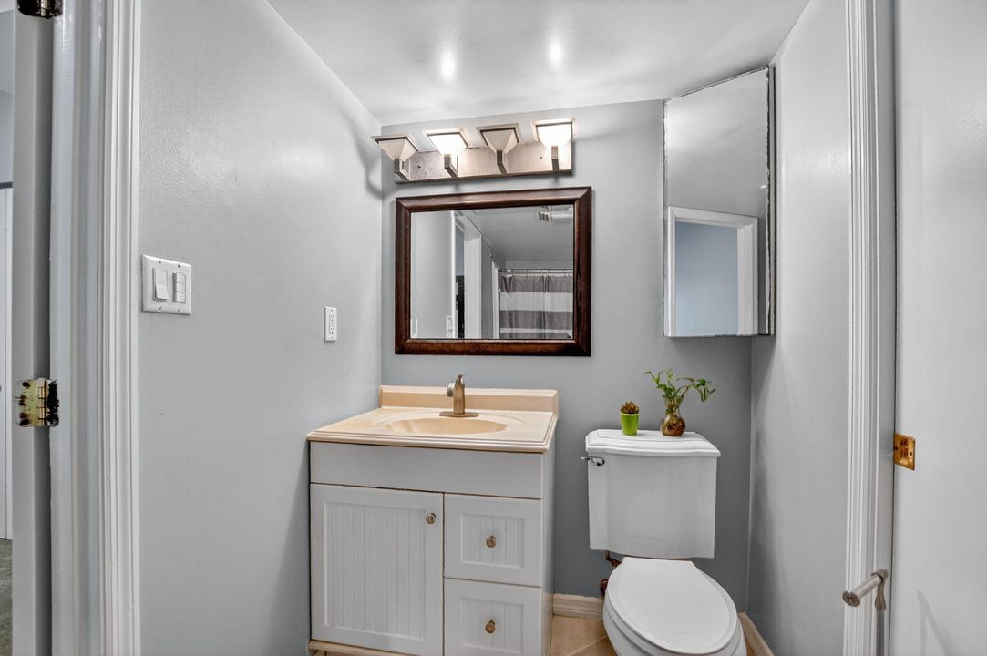 For Sale: $250,000 (2 beds, 1 baths, 800 Square Feet)