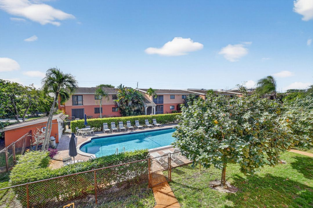 For Sale: $250,000 (2 beds, 1 baths, 800 Square Feet)