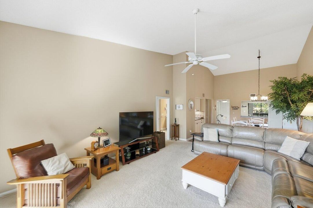 待售: $199,000 (2 贝兹, 2 浴室, 1417 平方英尺)