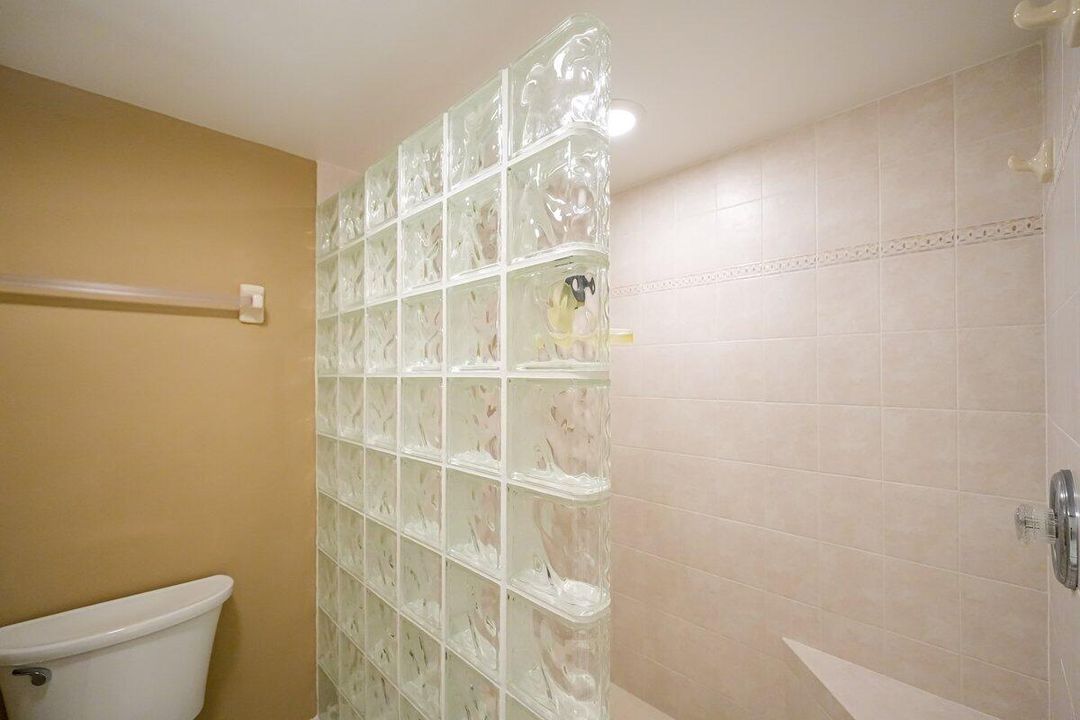 待售: $199,000 (2 贝兹, 2 浴室, 1417 平方英尺)