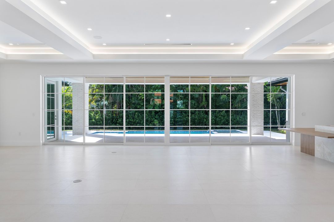 合同活跃: $6,490,000 (6 贝兹, 7 浴室, 4850 平方英尺)